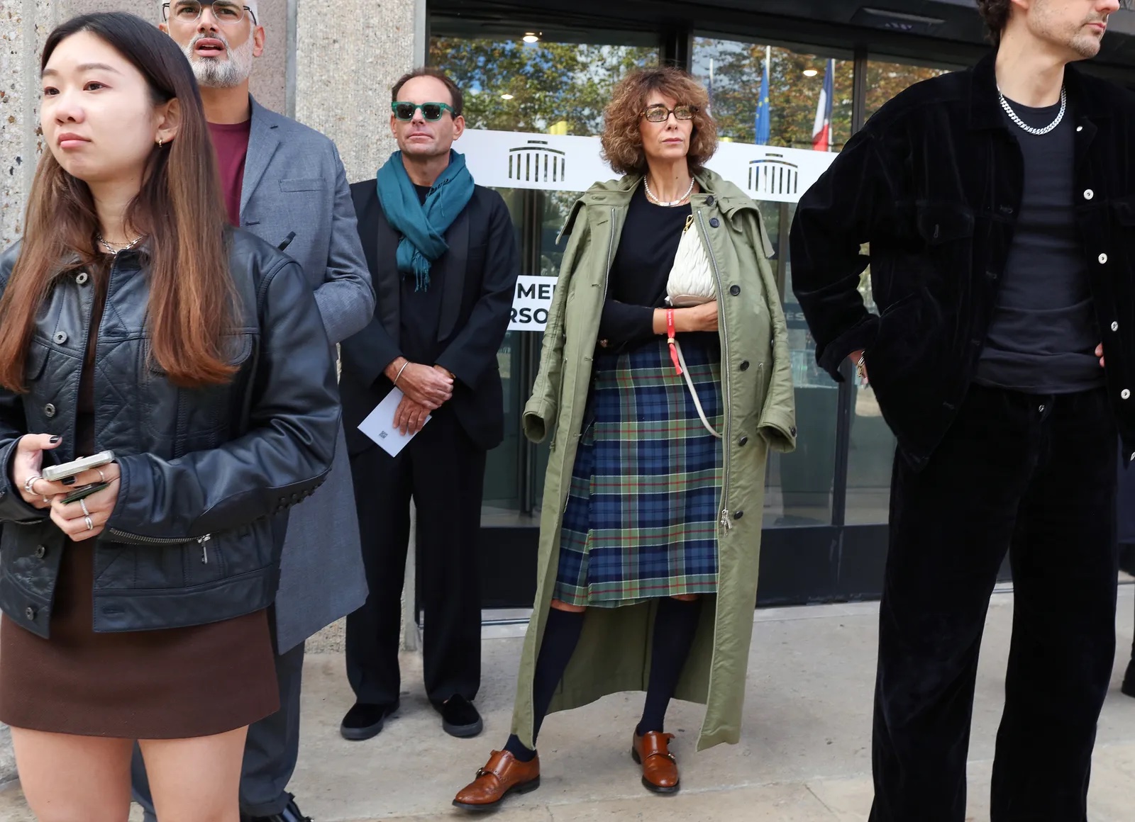 4 διαφορετικά στιλ για να φορέσετε καρό φούστα αυτή τη σεζόν-3