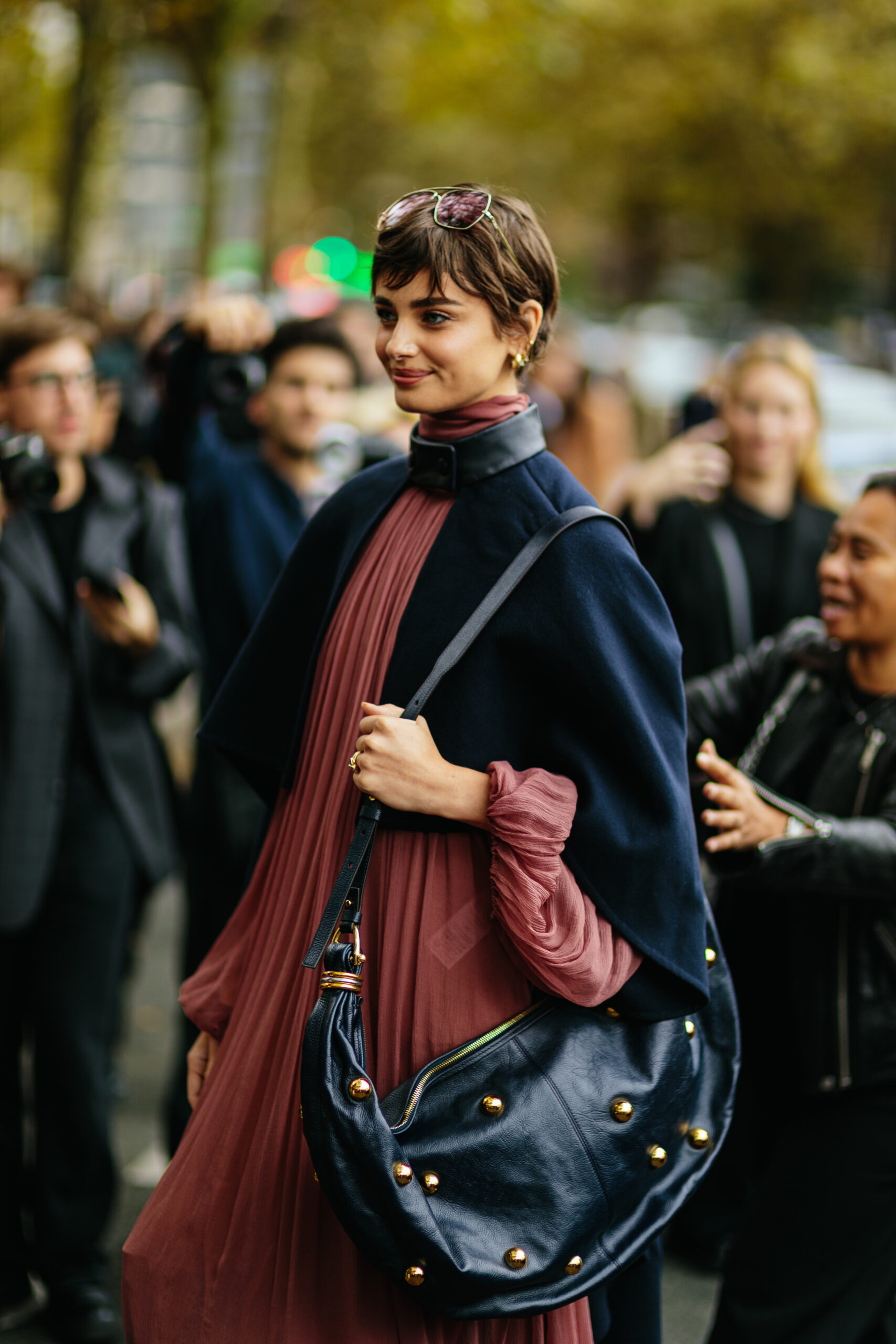 Τα bag trends της σεζόν μέσα από το street style του Παρισιού-1