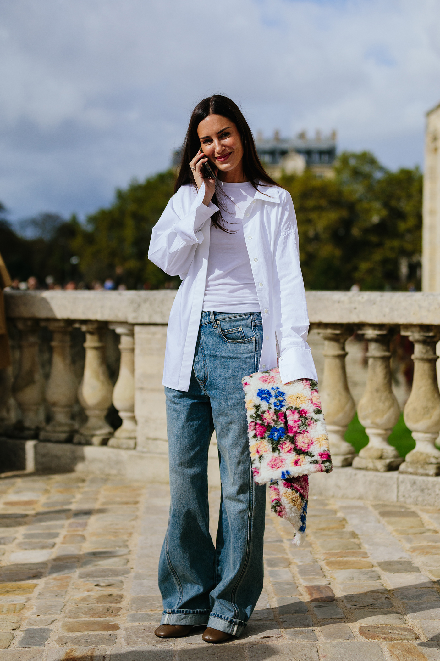 Λευκό πουκάμισο: Το street style του Παρισιού μάς δείχνει πώς θα το συνδυάσουμε το χειμώνα-5