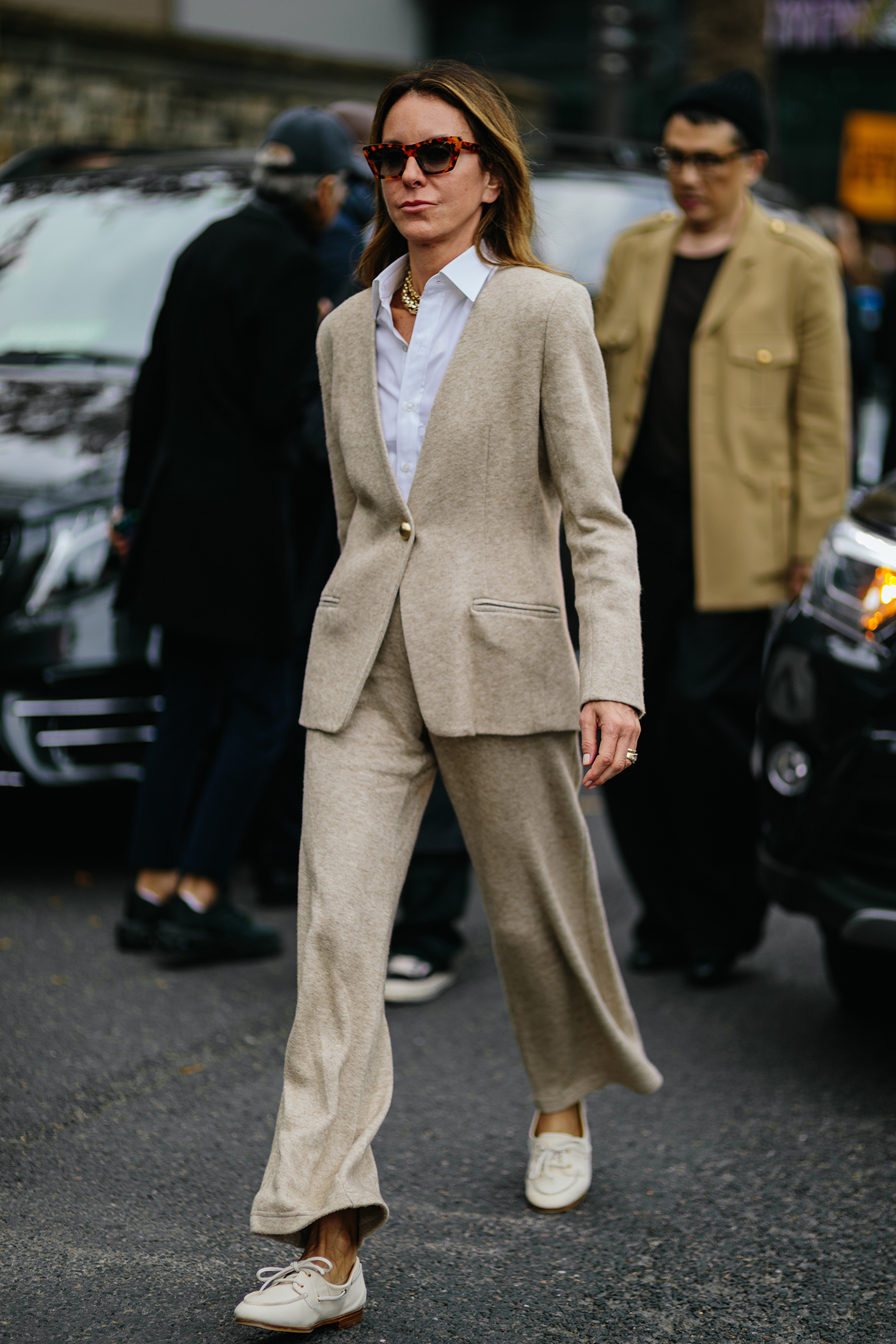 Λευκό πουκάμισο: Το street style του Παρισιού μάς δείχνει πώς θα το συνδυάσουμε το χειμώνα-6