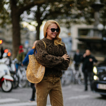 τα-bag-trends-της-σεζόν-μέσα-από-το-street-style-του-παρισι-333638