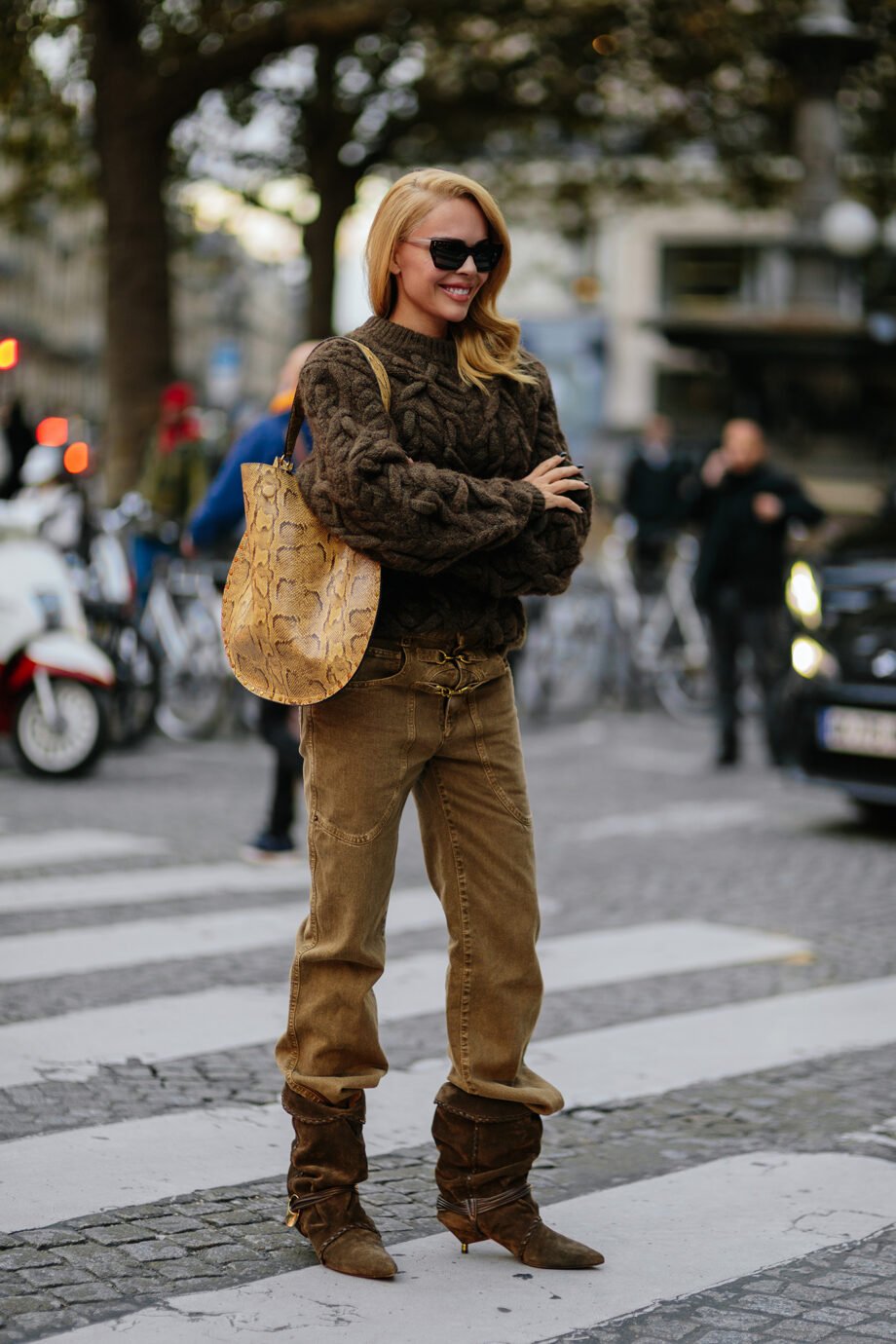 τα-bag-trends-της-σεζόν-μέσα-από-το-street-style-του-παρισι-333638