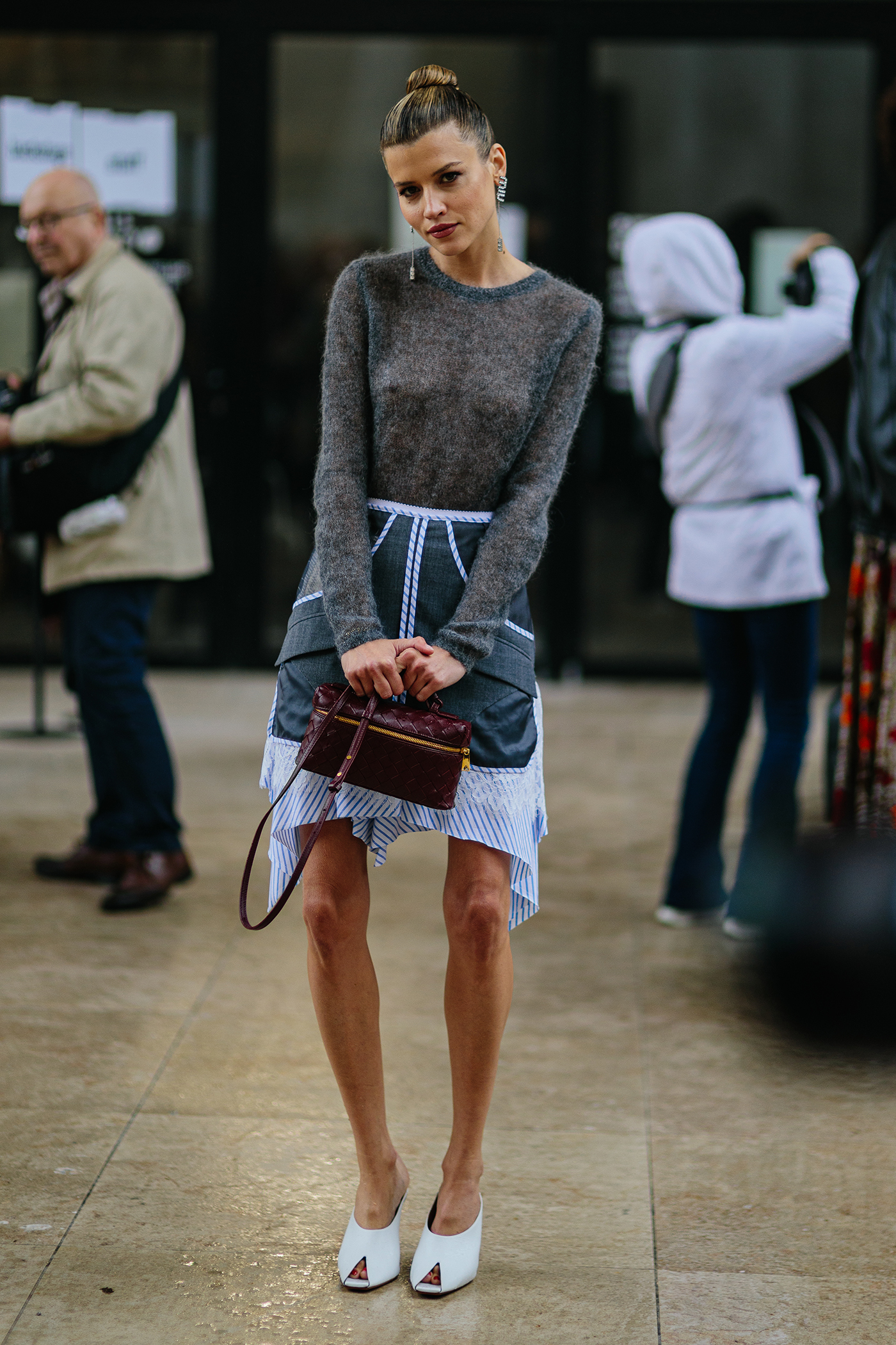 Τα bag trends της σεζόν μέσα από το street style του Παρισιού-7