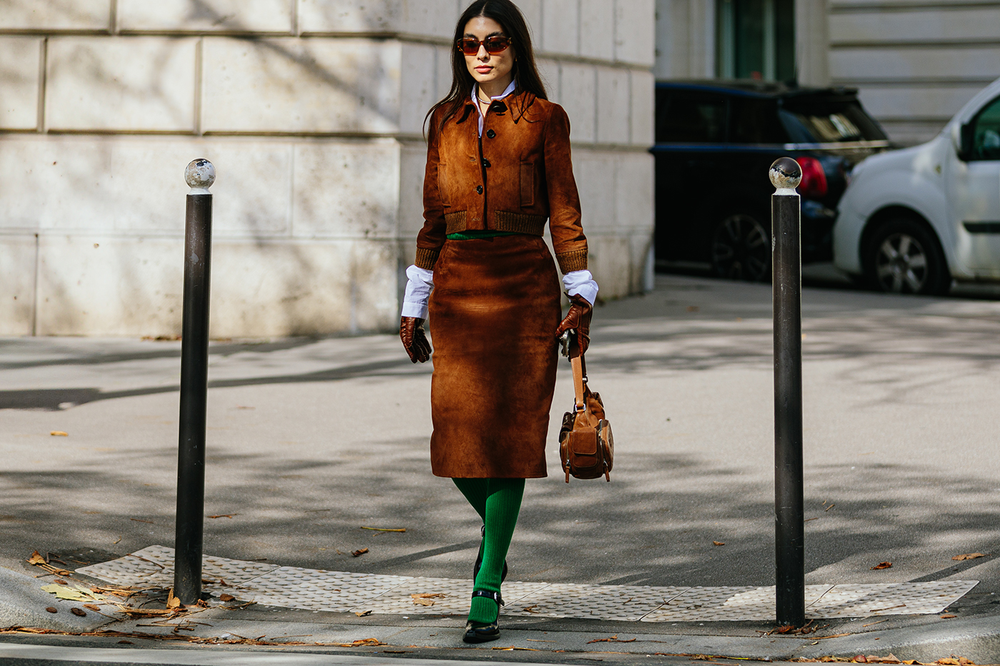 Λευκό πουκάμισο: Το street style του Παρισιού μάς δείχνει πώς θα το συνδυάσουμε το χειμώνα-3