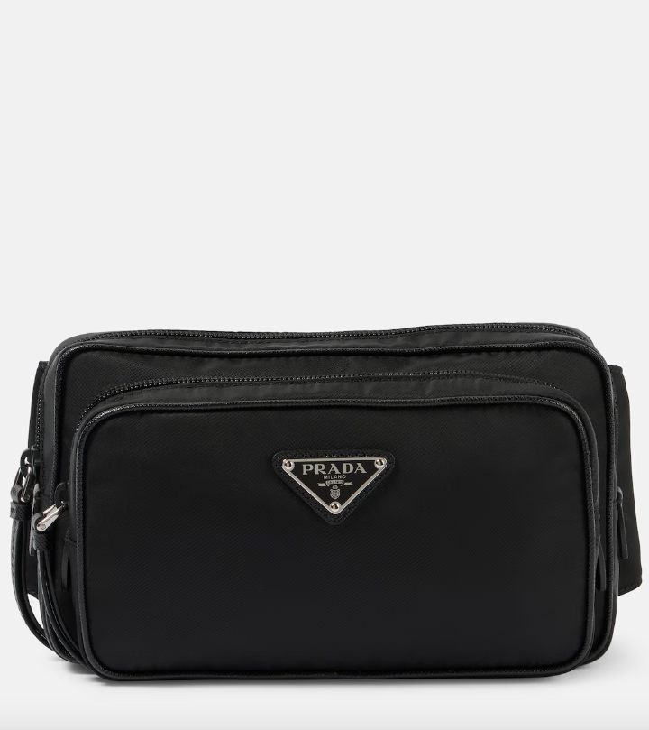 Fanny pack: Η τσάντα μπανάνα επιστρέφει και πλέον την κρατάμε στον ώμο-3
