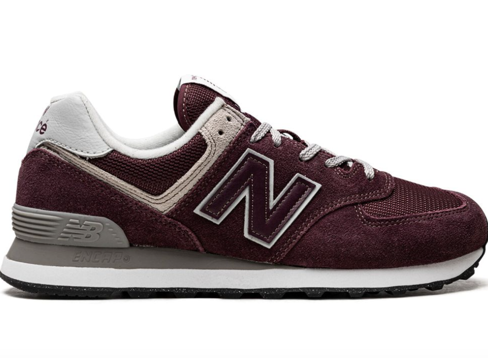Βελούδινο παντελόνι και sneakers: 4 συνδυασμοί για να υιοθετήσετε το πιο relaxed combo-3