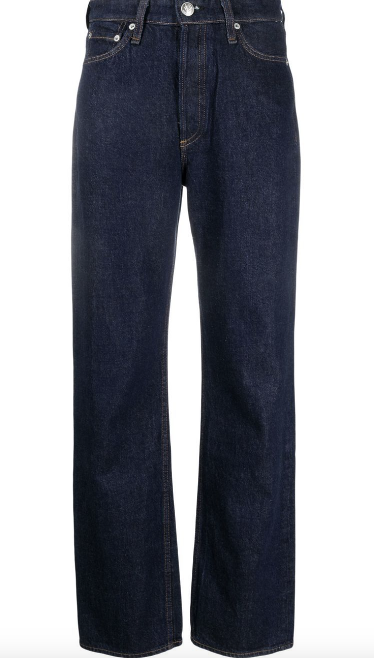 Τι φοράμε όταν κάνει κρύο; 6 cosy outfits με basics για τον χειμώνα 2025-18