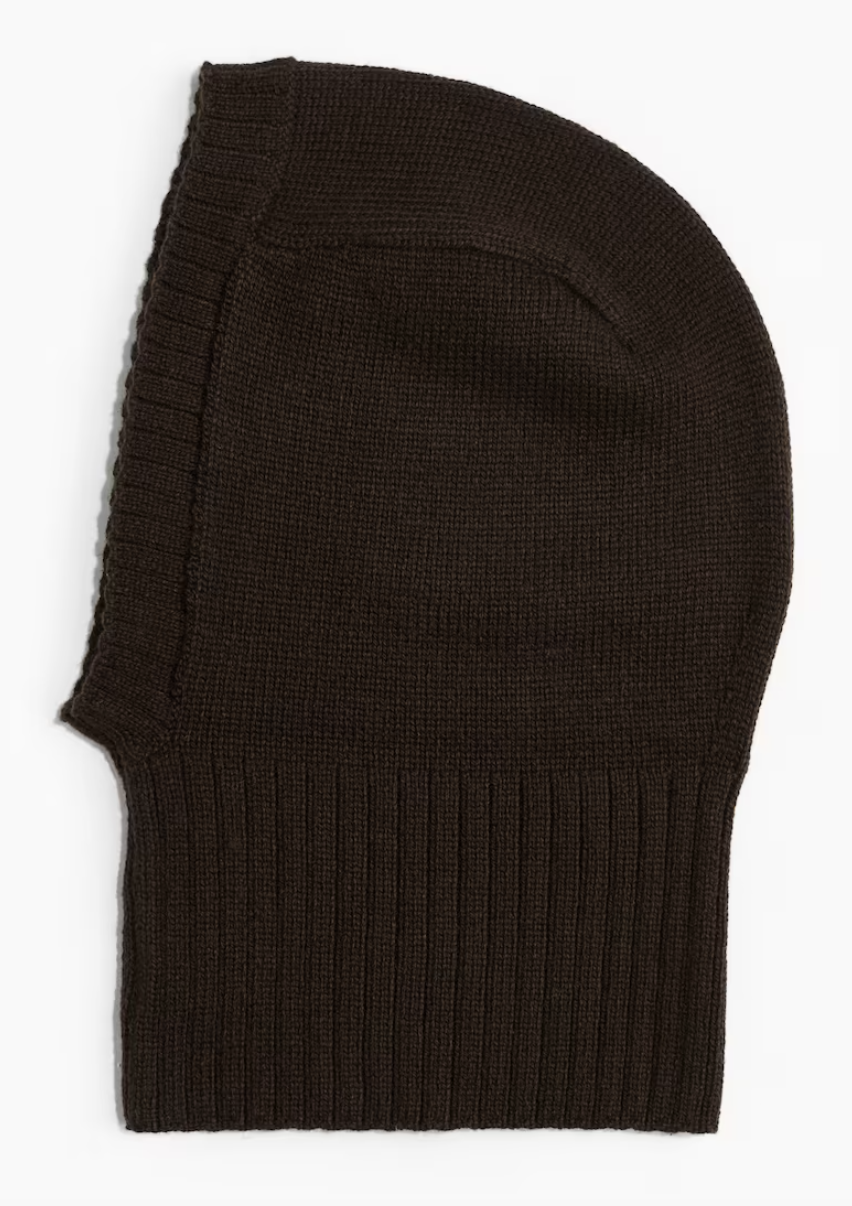 Knitted hood: Επιστρέφει δυναμικά ως το σταρ αξεσουάρ του 2025-4