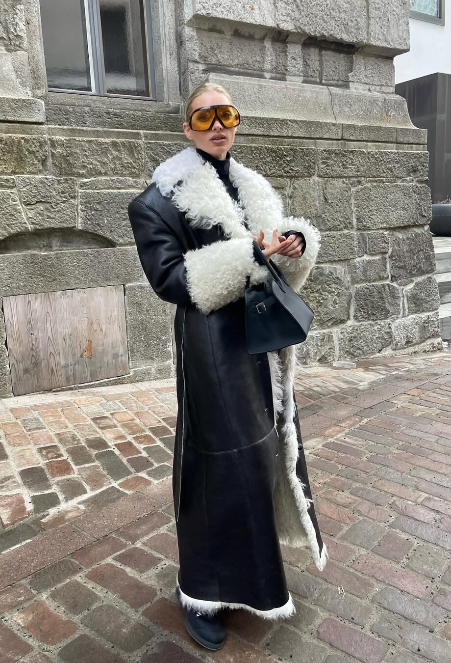 τι-φοράμε-όταν-κάνει-κρύο-6-cosy-outfits-με-basics-για-το-340104