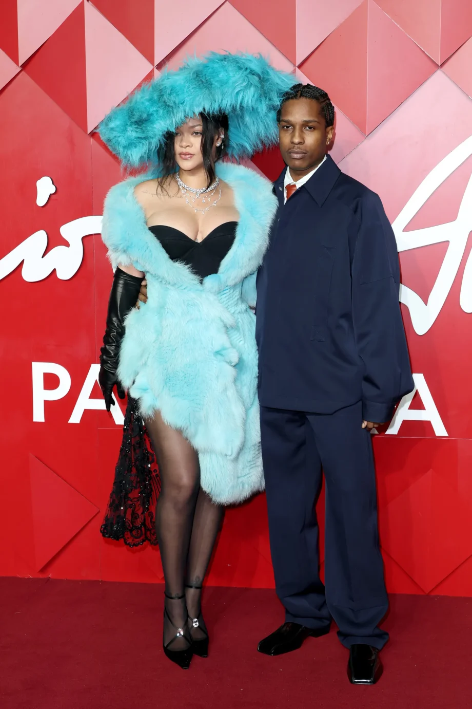 fashion-awards-2024-τα-look-στο-κόκκινο-χαλί-341006