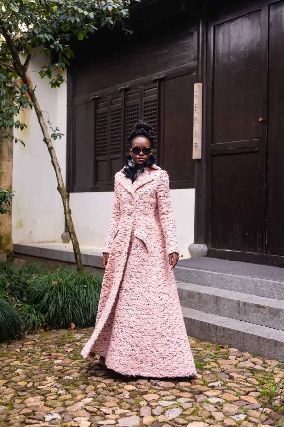 η-lupita-nyongo-ντύνεται-με-haute-couture-για-το-show-chanel-στο-hangzhou-341429