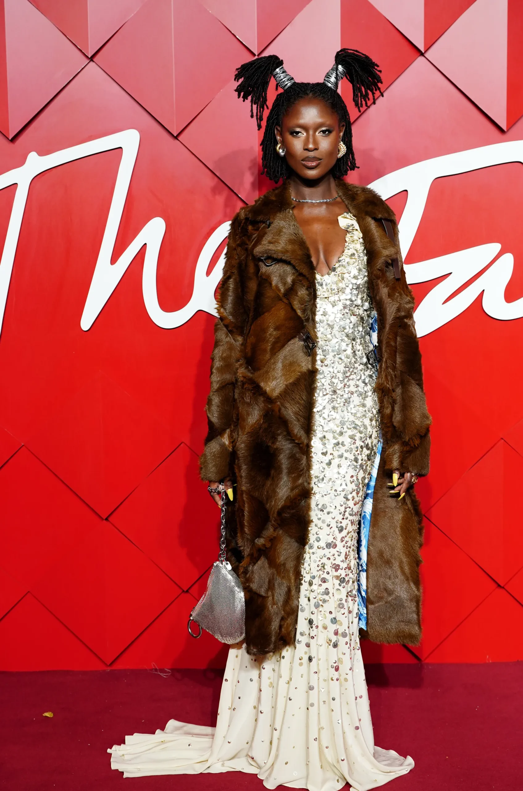 Fashion Awards 2024: Τα look στο κόκκινο χαλί-2