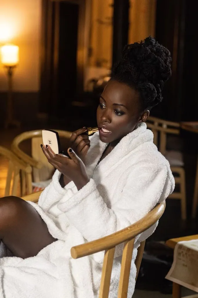 Η Lupita Nyong’o ντύνεται με haute couture για το show Chanel στο Hangzhou-1