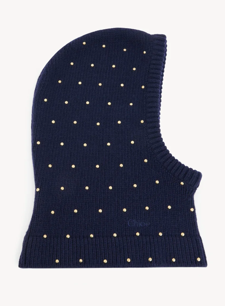 Knitted hood: Επιστρέφει δυναμικά ως το σταρ αξεσουάρ του 2025-5