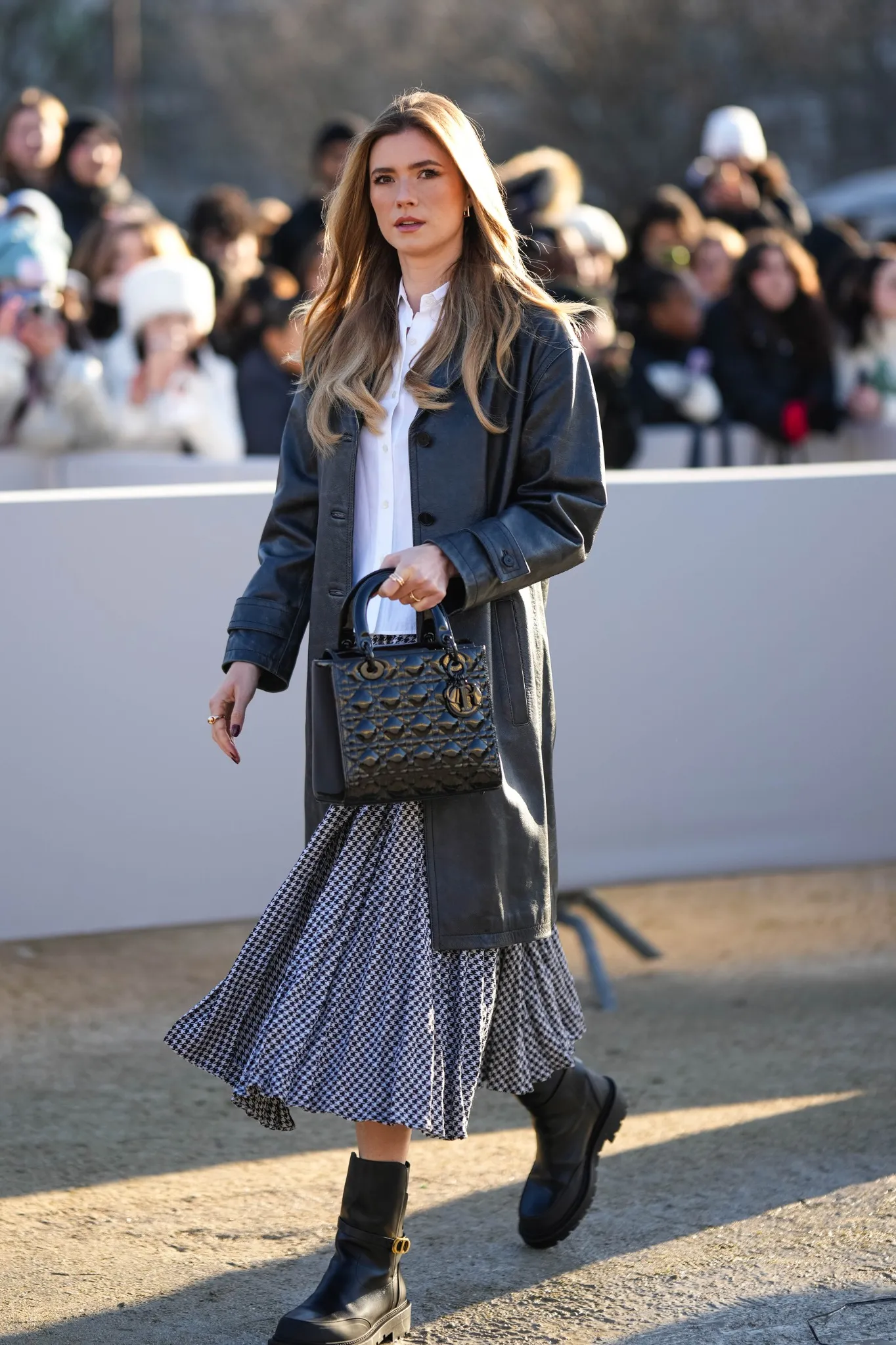 Midi φούστες με ankle boots: Πώς να αποφύγετε τα στιλιστικά λάθη-3