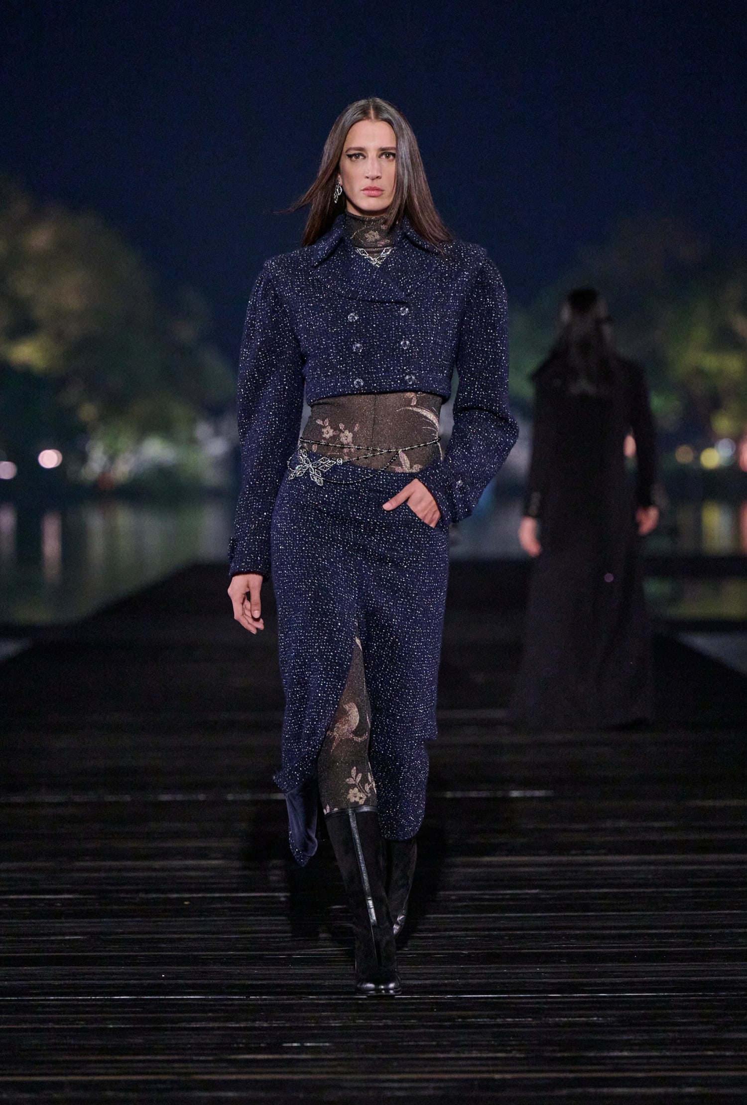 To Métiers d’art 2024/25 show του οίκου Chanel ταξίδεψε στην Hangzhou της Κίνας-13