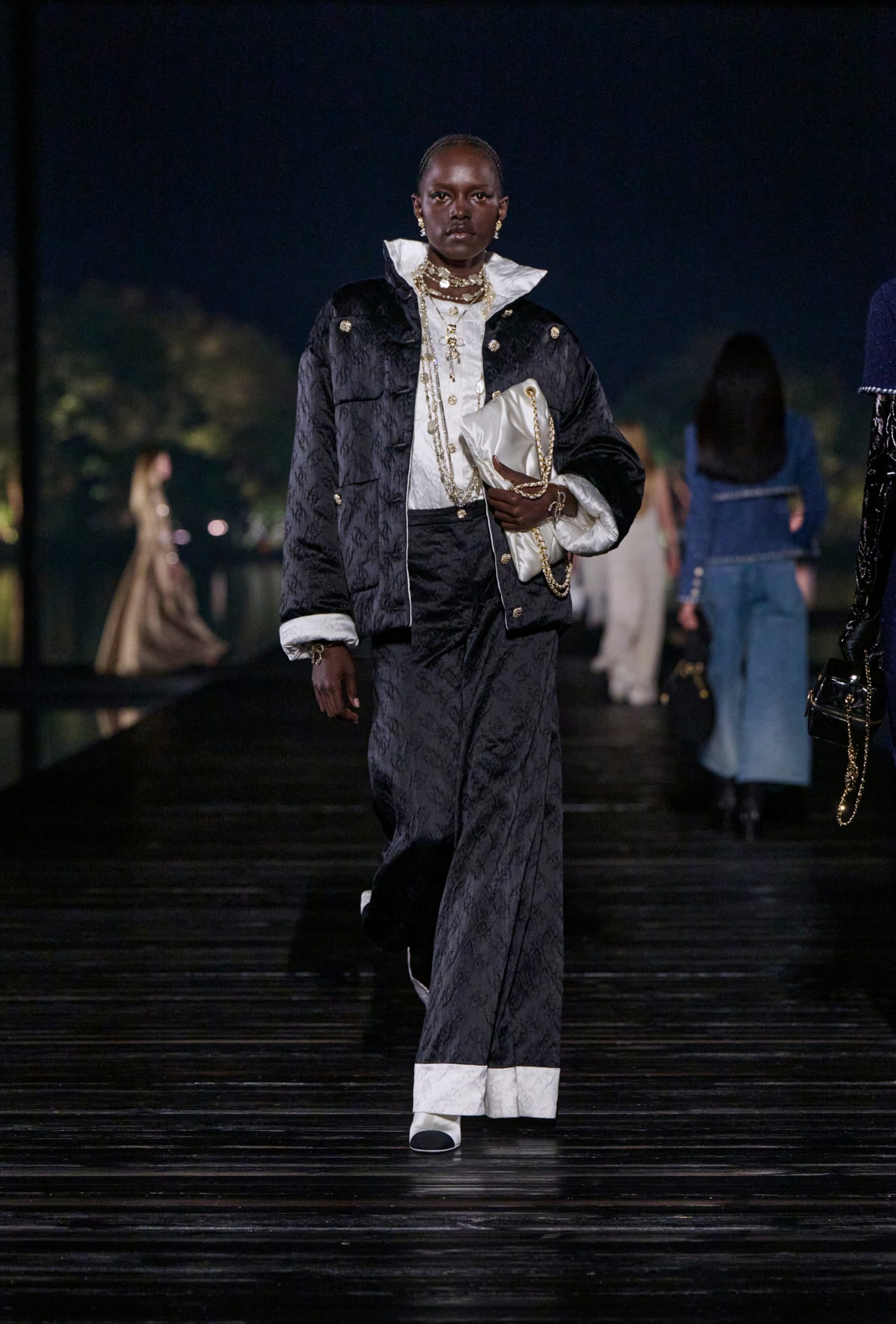 To Métiers d’art 2024/25 show του οίκου Chanel ταξίδεψε στην Hangzhou της Κίνας-8