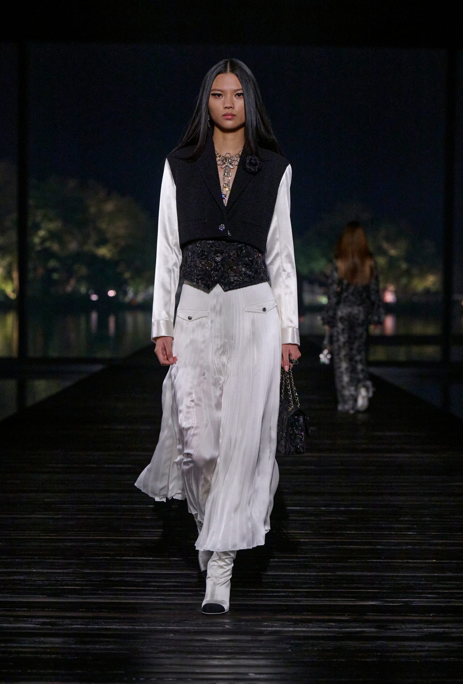 To Métiers d’art 2024/25 show του οίκου Chanel ταξίδεψε στην Hangzhou της Κίνας-10