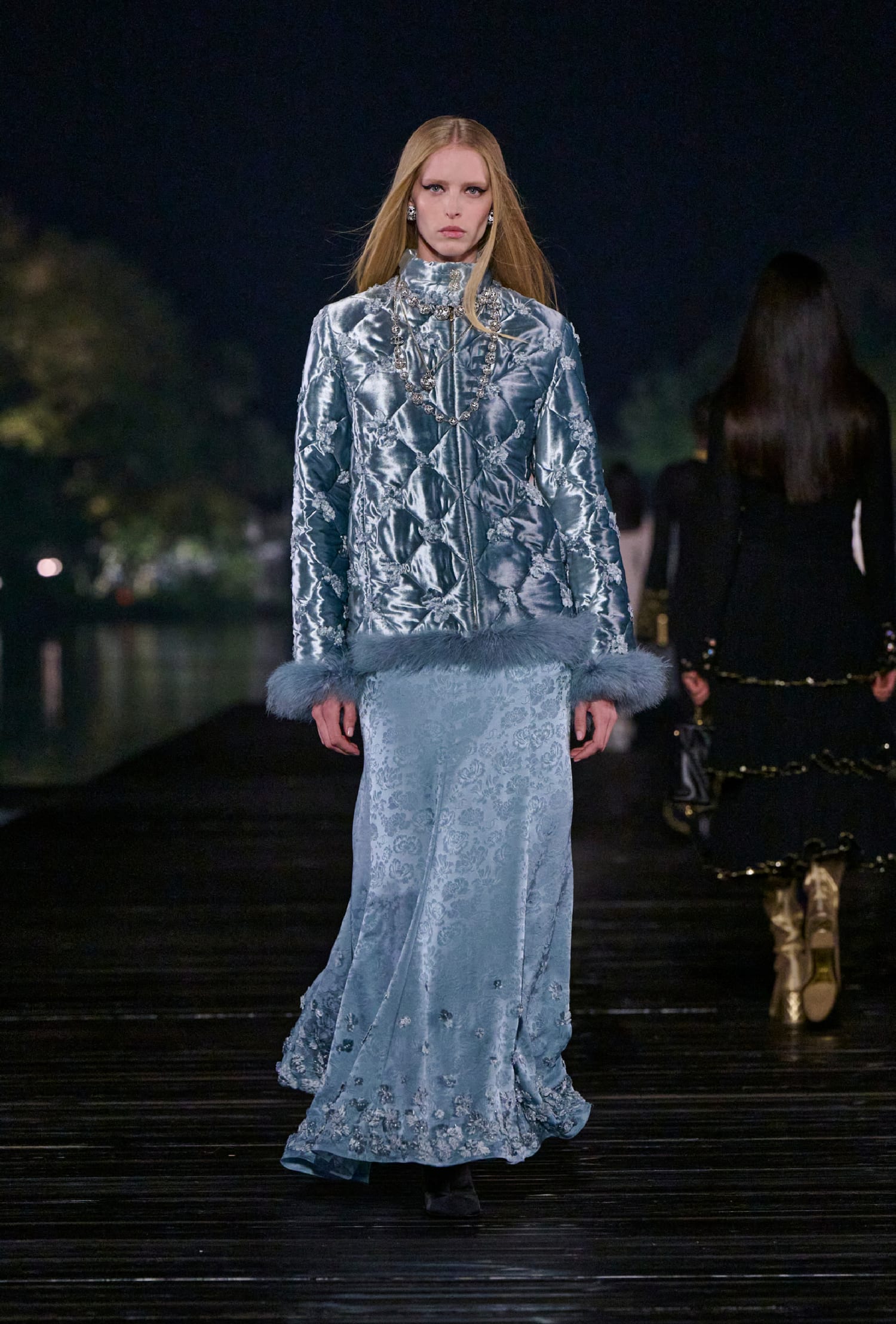 To Métiers d’art 2024/25 show του οίκου Chanel ταξίδεψε στην Hangzhou της Κίνας-11