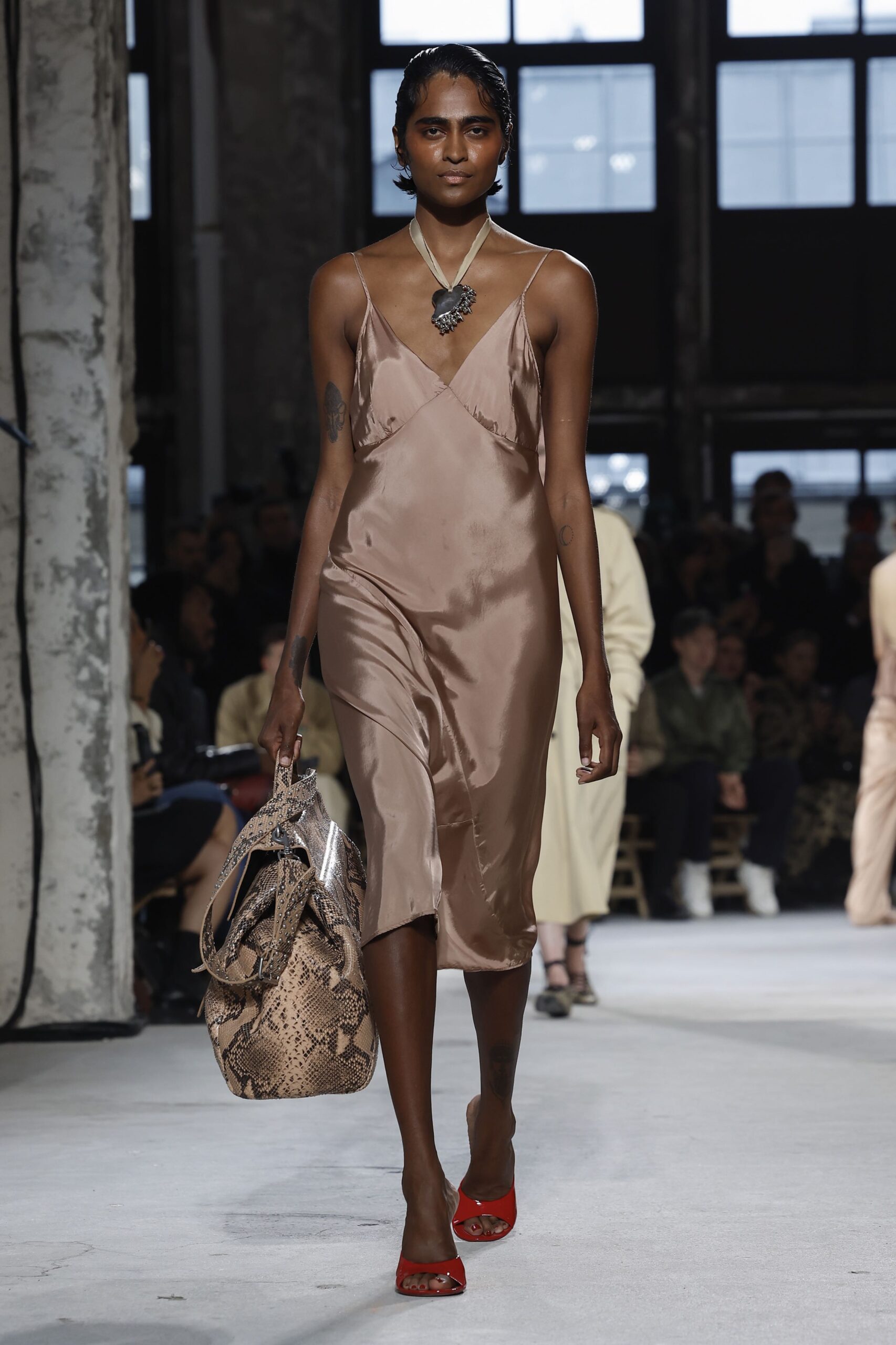 Pantone Mocha Mousse: Οι πιο hot συνδυασμοί με το χρώμα της χρονιάς-4