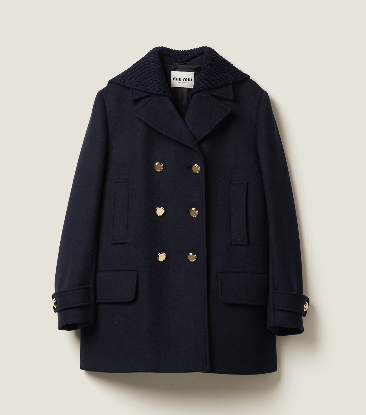 Caban coat: Το κλασικό πανωφόρι επιστρέφει και αυτοί είναι οι 5 συνδυασμοί της σεζόν-5