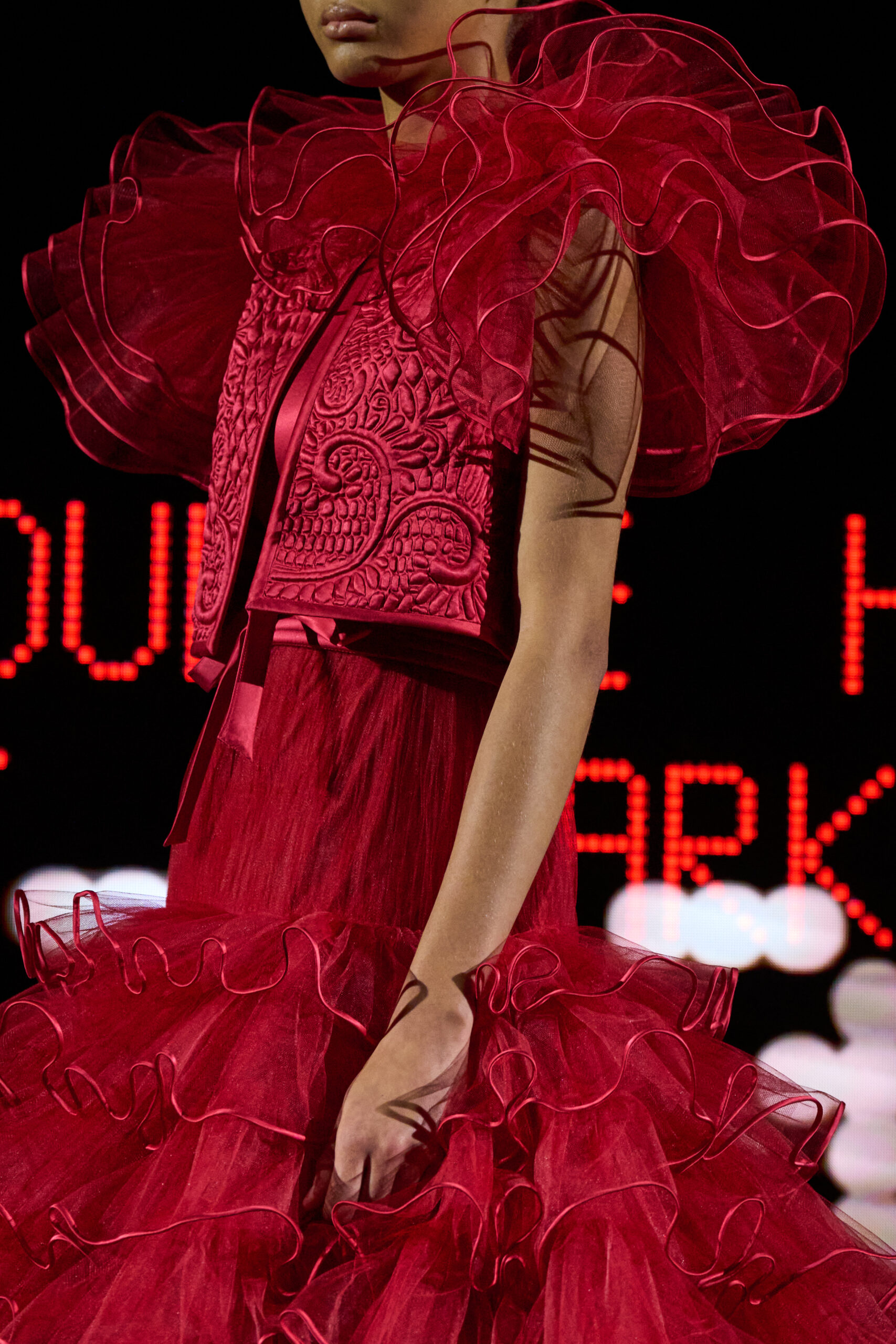 Το πρώτο show Valentino Haute Couture, άνοιξη- καλοκαίρι 2025, από τον Alessandro Michele-6
