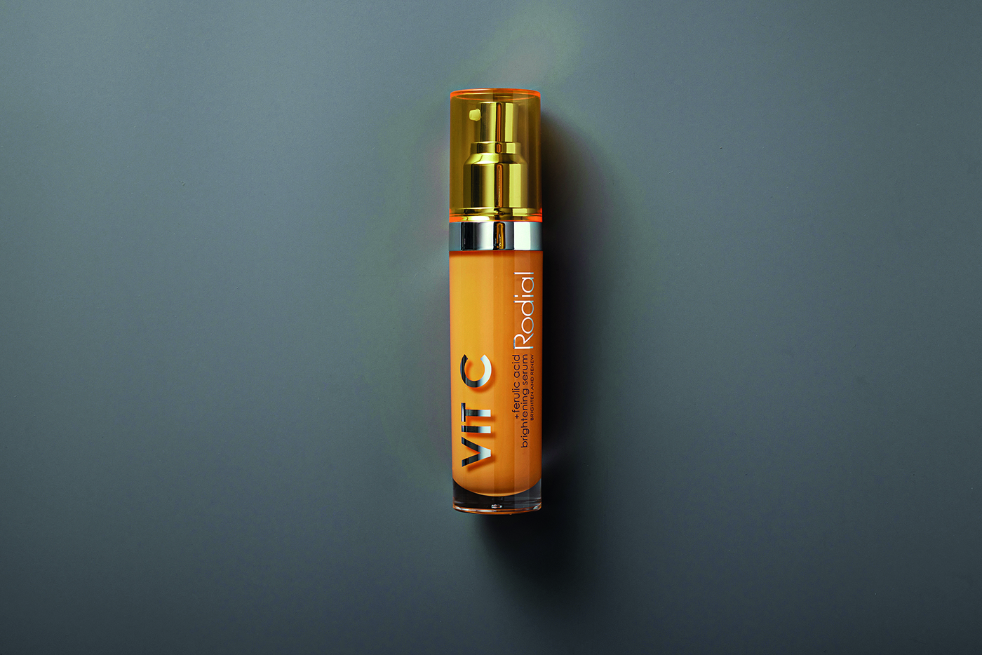 Ενυδάτωση, αντιγήρανση, λάμψη και όχι μόνο: Το Vit C Brightening Serum της Rodial θα σας γίνει απαραίτητο-1