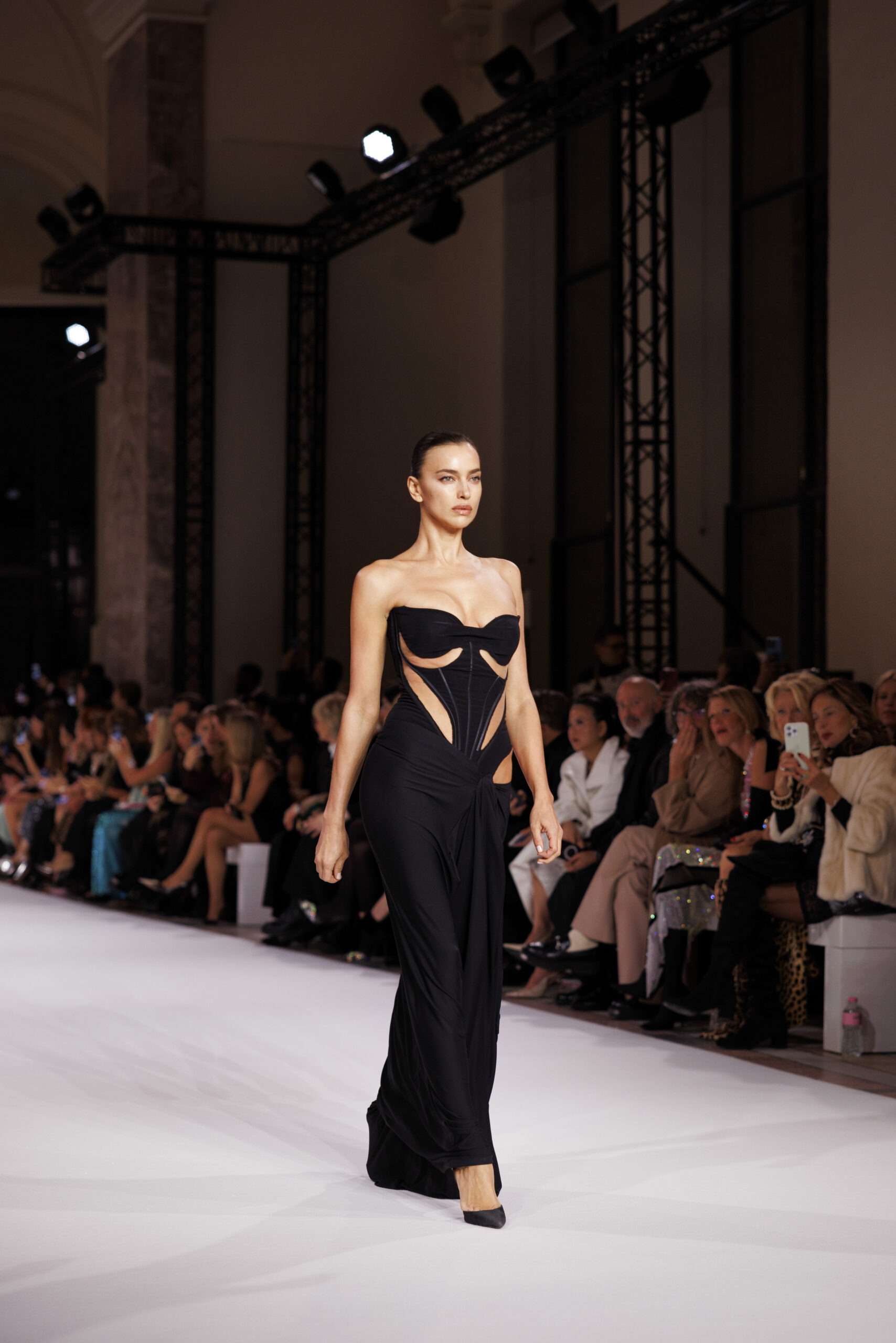 Η Vogue Greece ταξίδεψε στο Παρίσι για το Couture SS 25 show της Celia Kritharioti-5