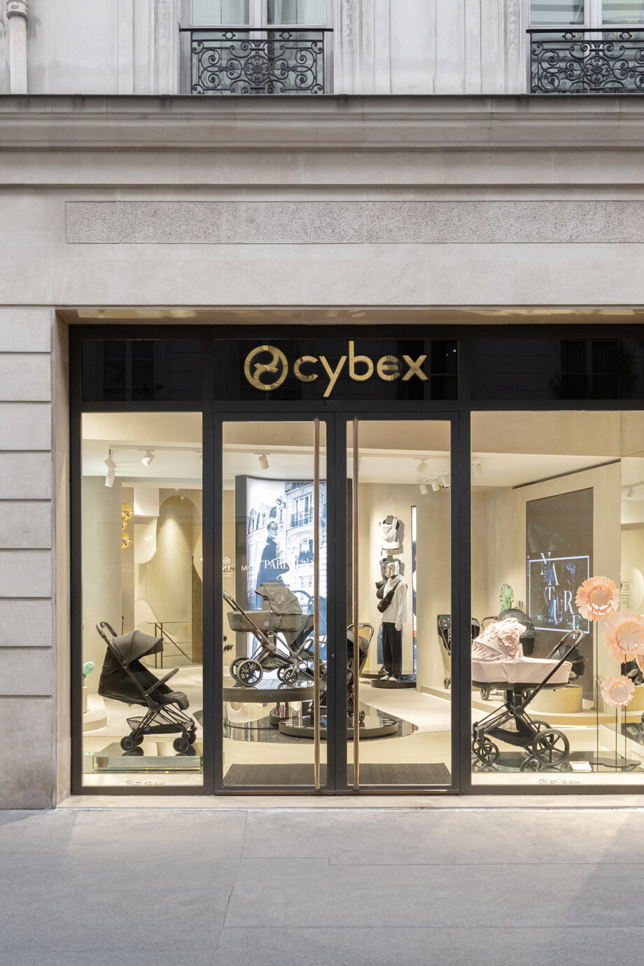 το-πρώτο-cybex-flagship-store-ανοίγει-στο-παρίσι-344172