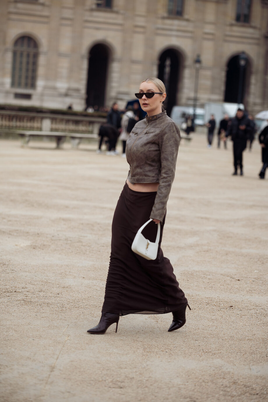 mπότες-και-μάξι-φούστα-5-trendy-outfits-για-να-αντιγρ-345302