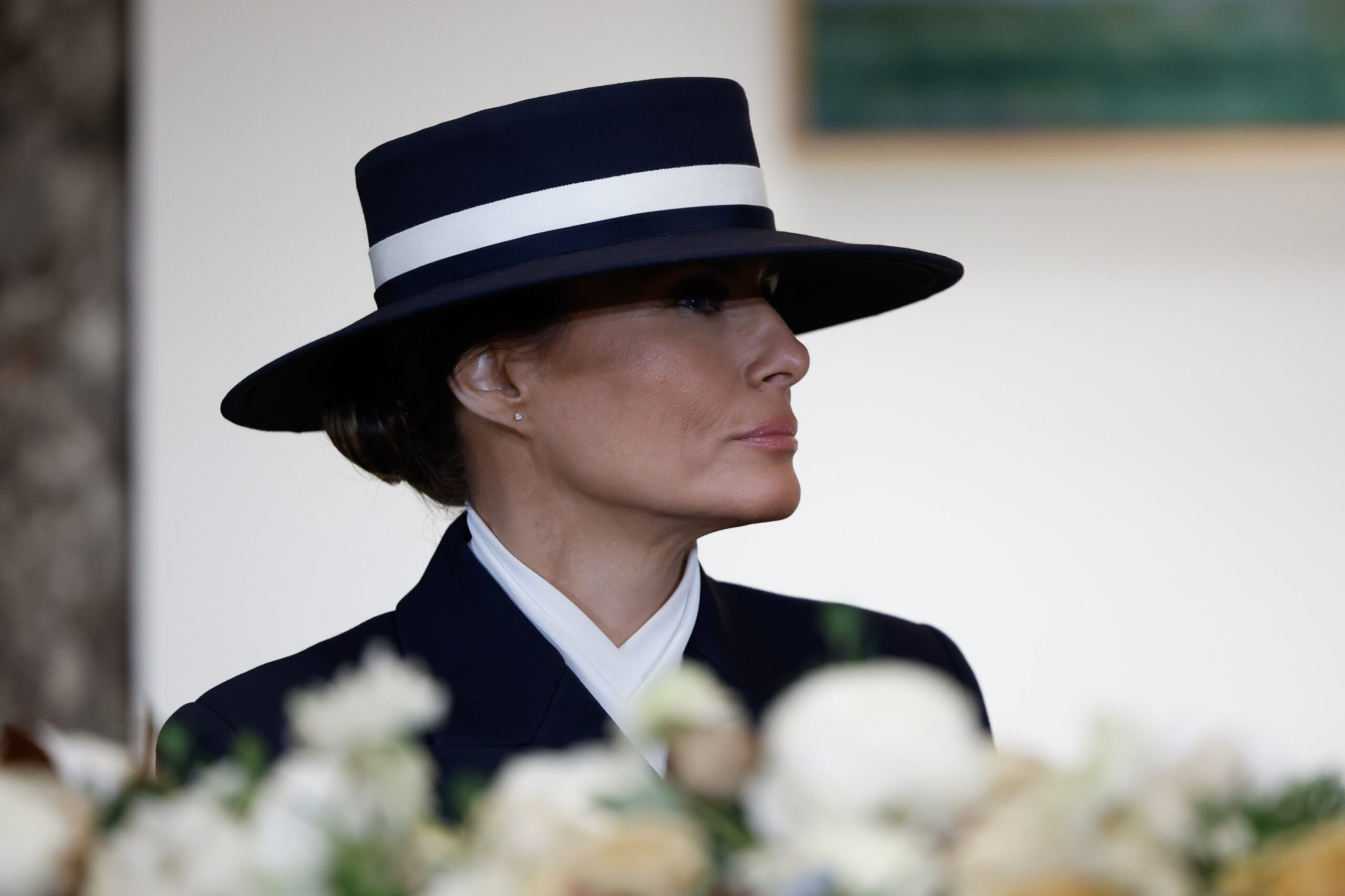 Τι σημαίνει το να ντύνεις την Melania Trump το 2025;-1