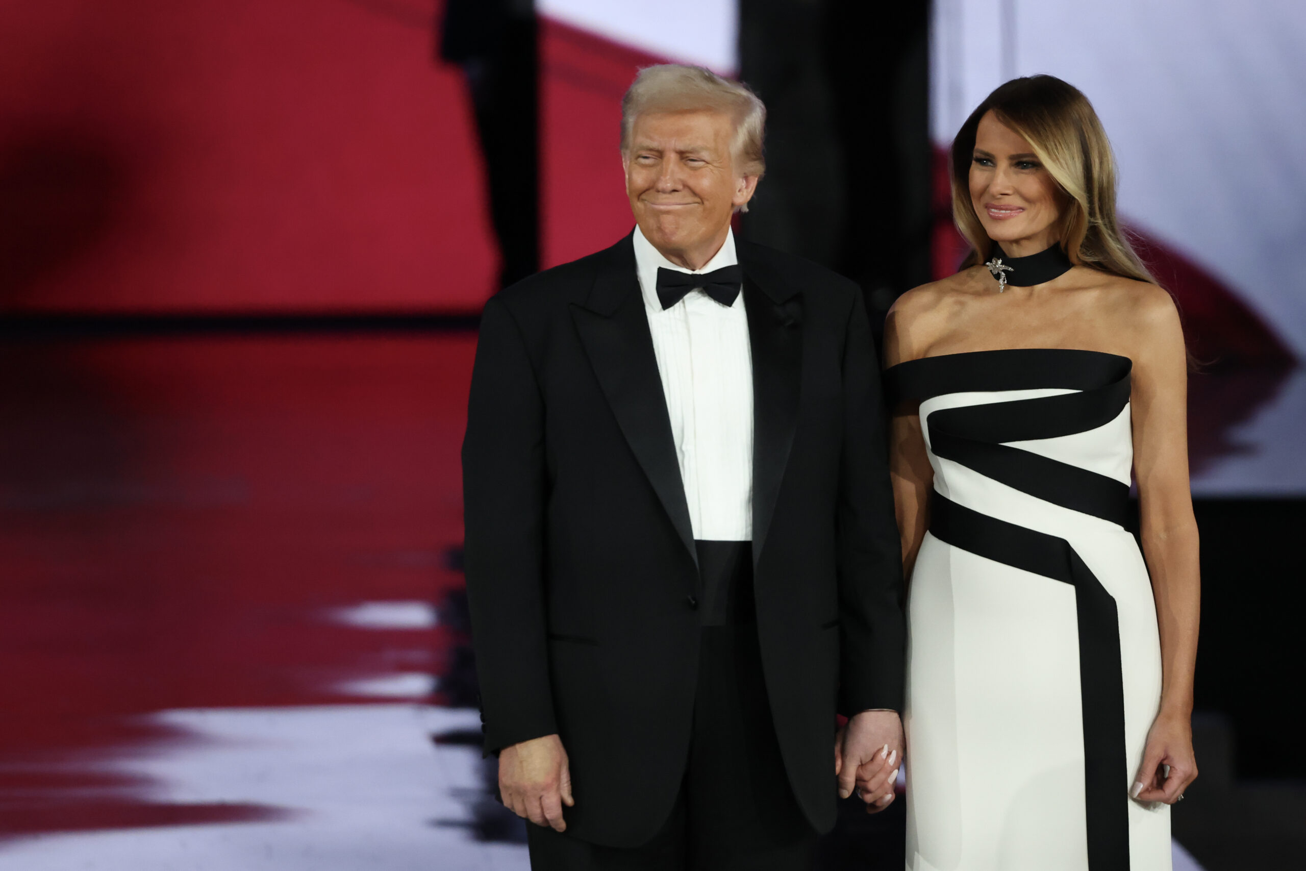 Τι σημαίνει το να ντύνεις την Melania Trump το 2025;-2