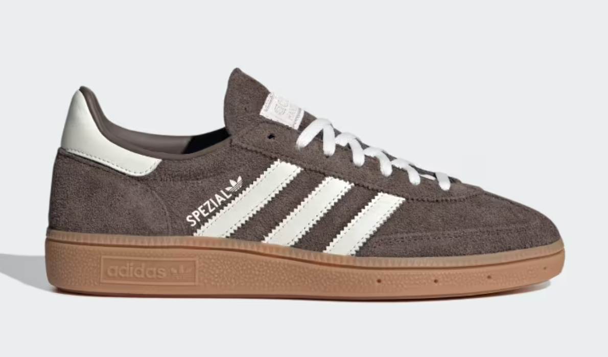 Sneakers και υφασμάτινα κομψά παντελόνια: 5 outfits για κάθε μέρα-3