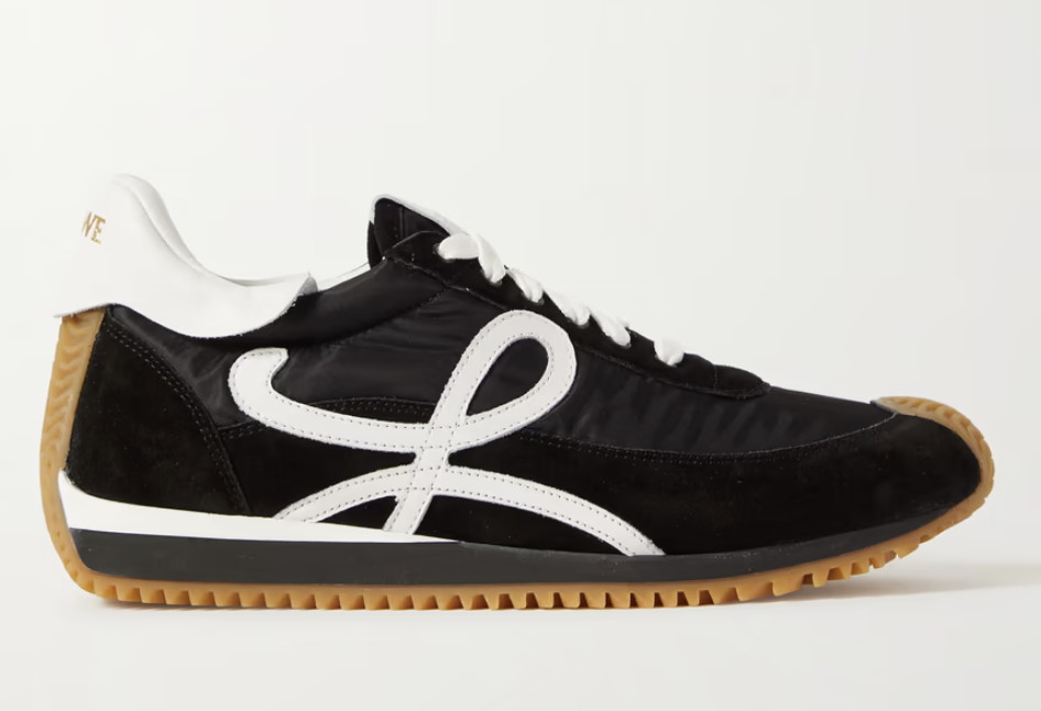 Sneakers και υφασμάτινα κομψά παντελόνια: 5 outfits για κάθε μέρα-16