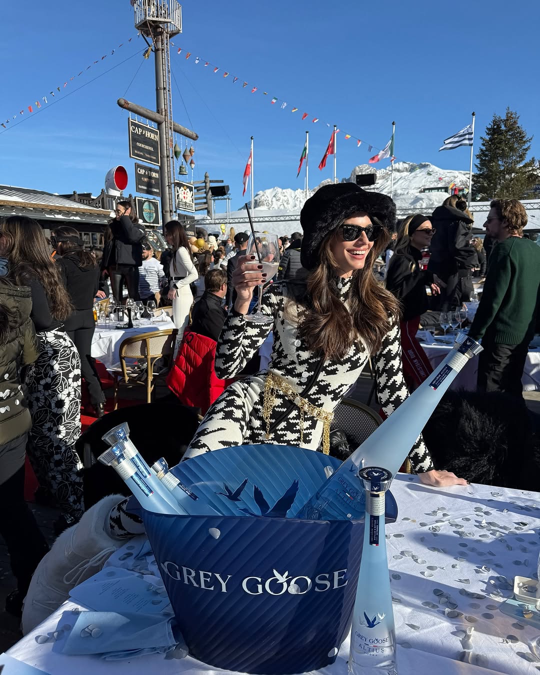Η Ηλιάνα Παπαγεωργίου ταξίδεψε με chic skiwear και την ultra premium βότκα Grey Goose Altius στην Κουρσεβέλ των γαλλικών Άλπεων-3
