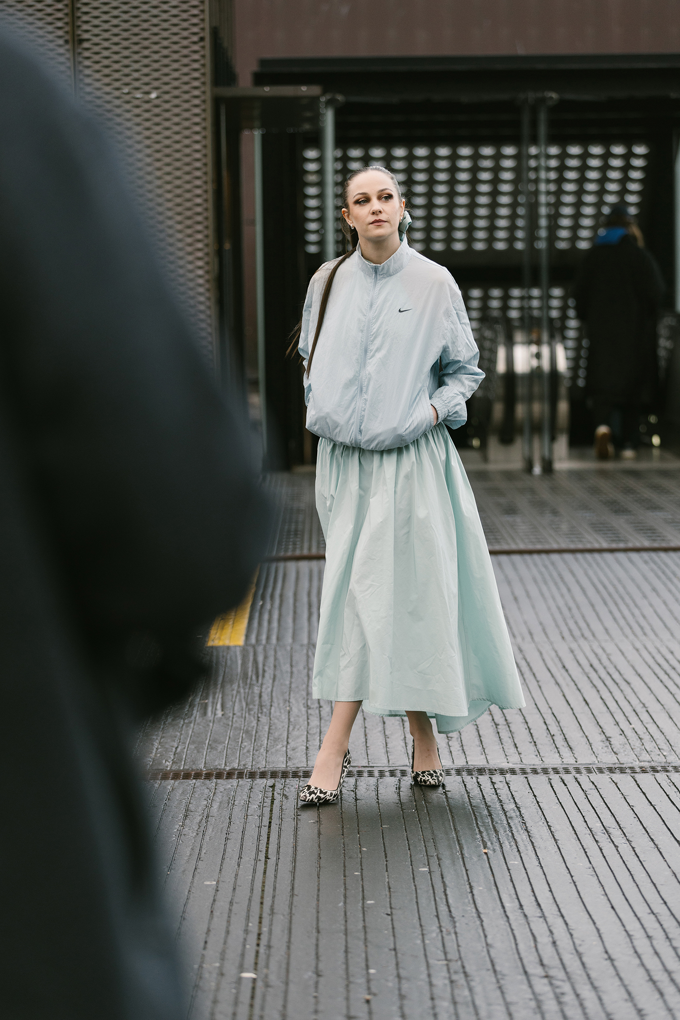 Wrong Coat Theory: Πώς το να φοράμε το λάθος πανωφόρι έγινε τάση;-3