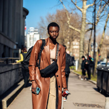 sling-bag-είναι-η-πιο-πρακτική-τσάντα-της-σεζό-350024