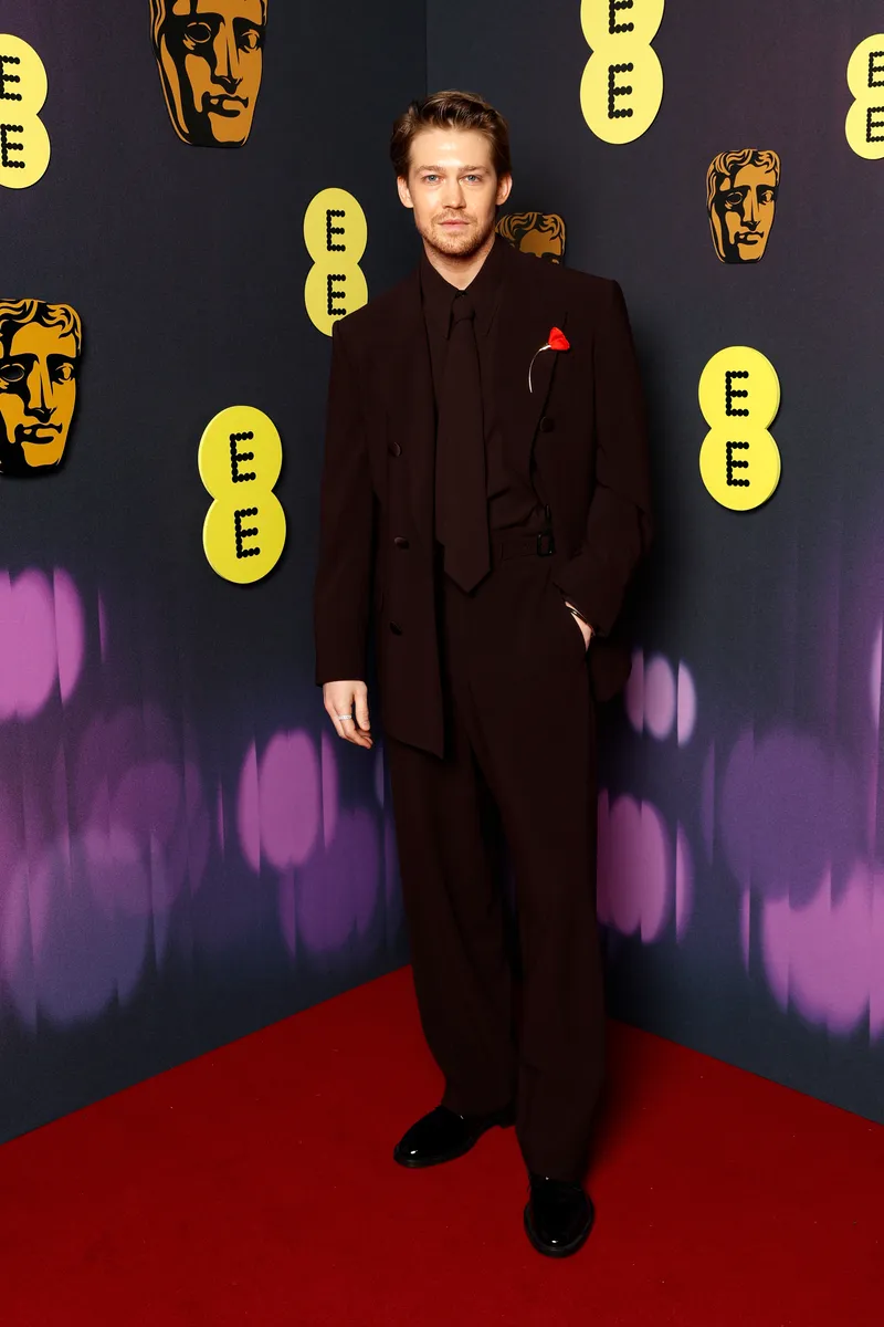 BAFTAs 2025: Οι ωραιότερες εμφανίσεις στο κόκκινο χαλί-18