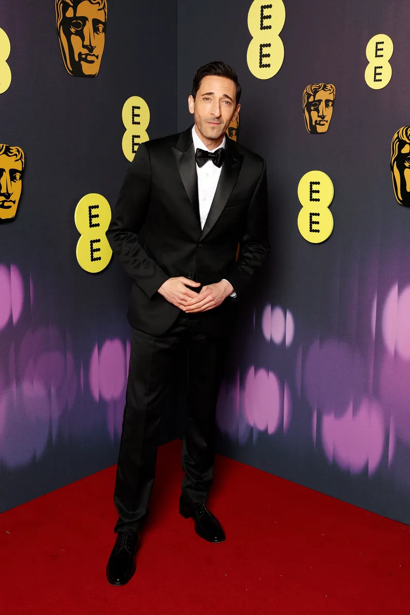 BAFTAs 2025: Οι ωραιότερες εμφανίσεις στο κόκκινο χαλί-17