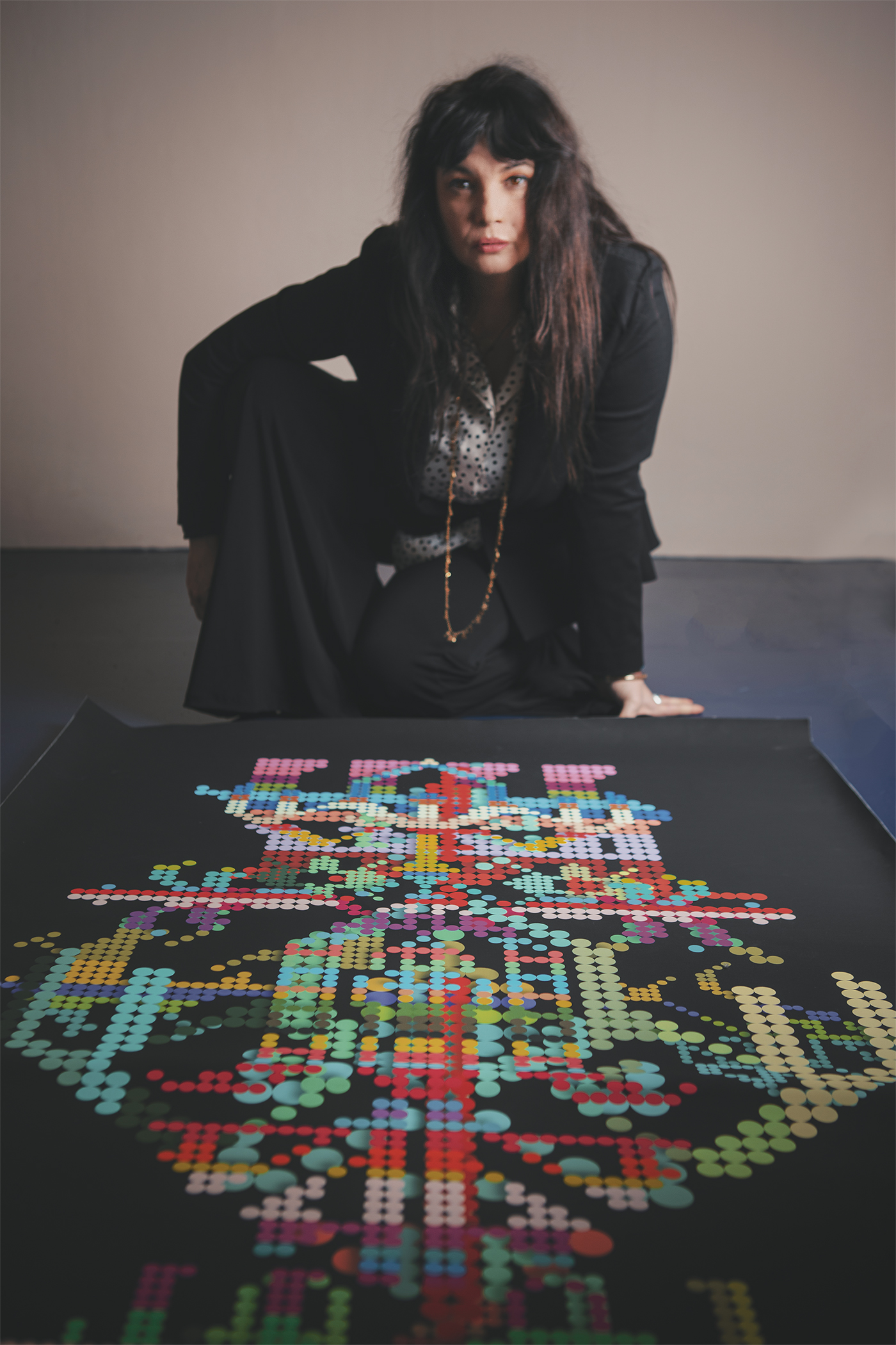 «Remembering the Future: Uncutting Cords»: Η artist Μαρία Όλγα Βλάχου παρουσιάζει την πρώτη της έκθεση μέσα από visuals “κεντημένα” στο χέρι-1