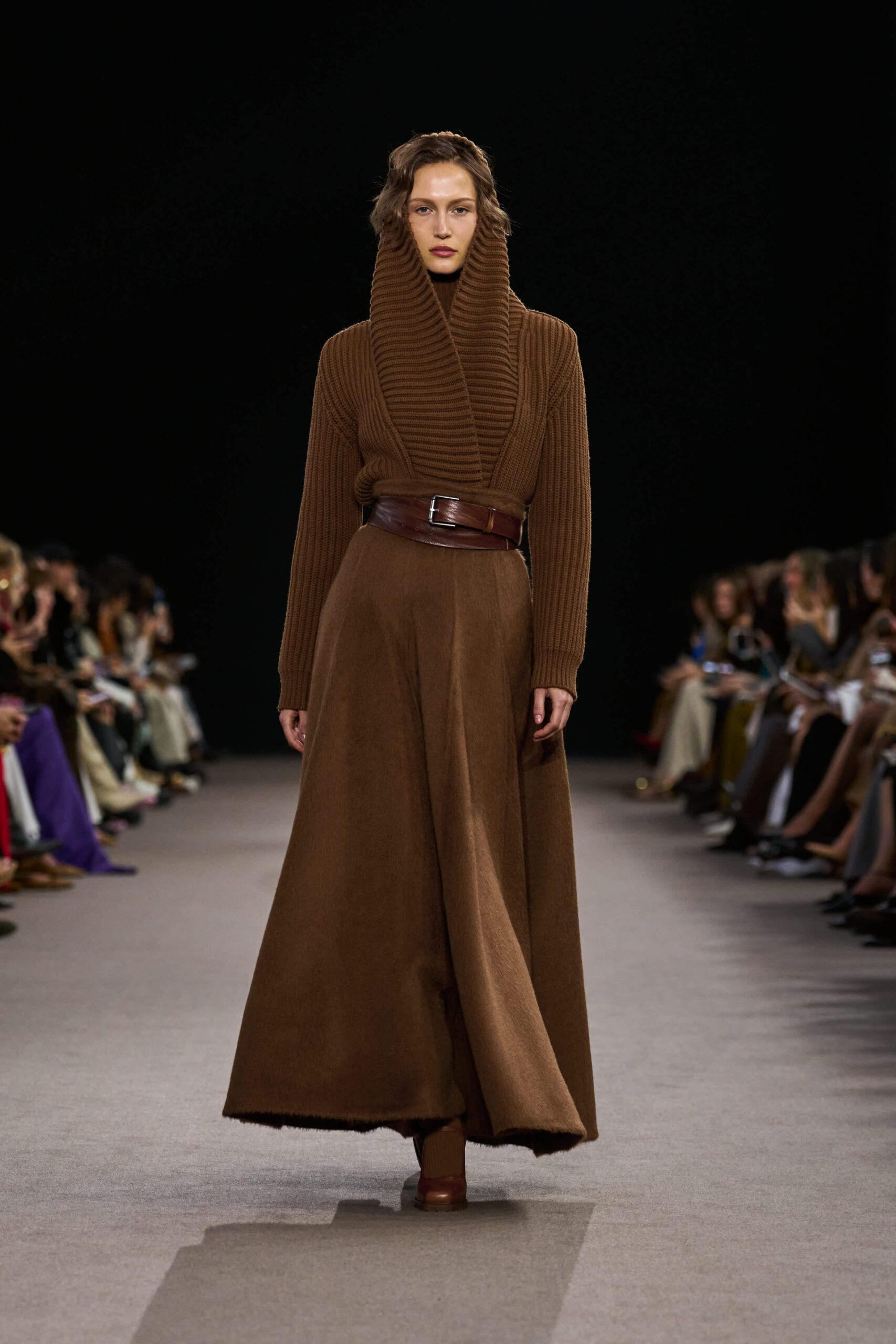 Max Mara FW25-26: Μια ωδή στην εκλεπτυσμένη κομψότητα και τον ρομαντισμό-6