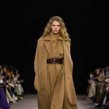 max-mara-fw25-26-μια-ωδή-στην-εκλεπτυσμένη-κομψότη-350679
