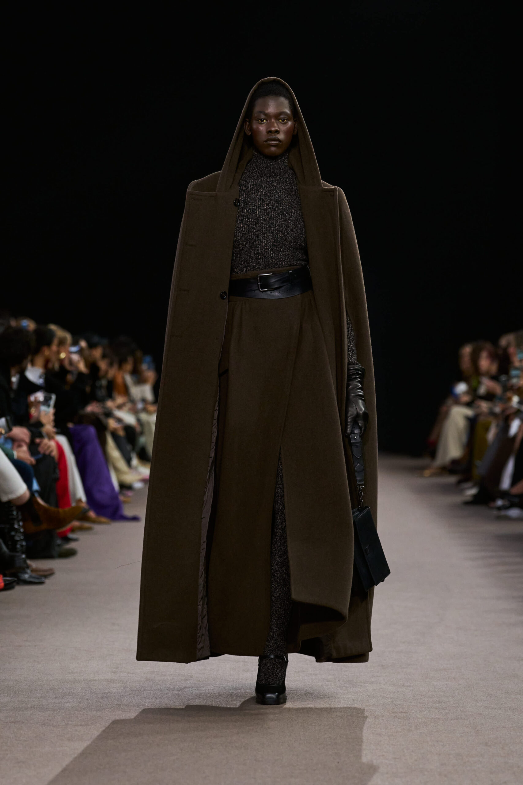 Max Mara FW25-26: Μια ωδή στην εκλεπτυσμένη κομψότητα και τον ρομαντισμό-5