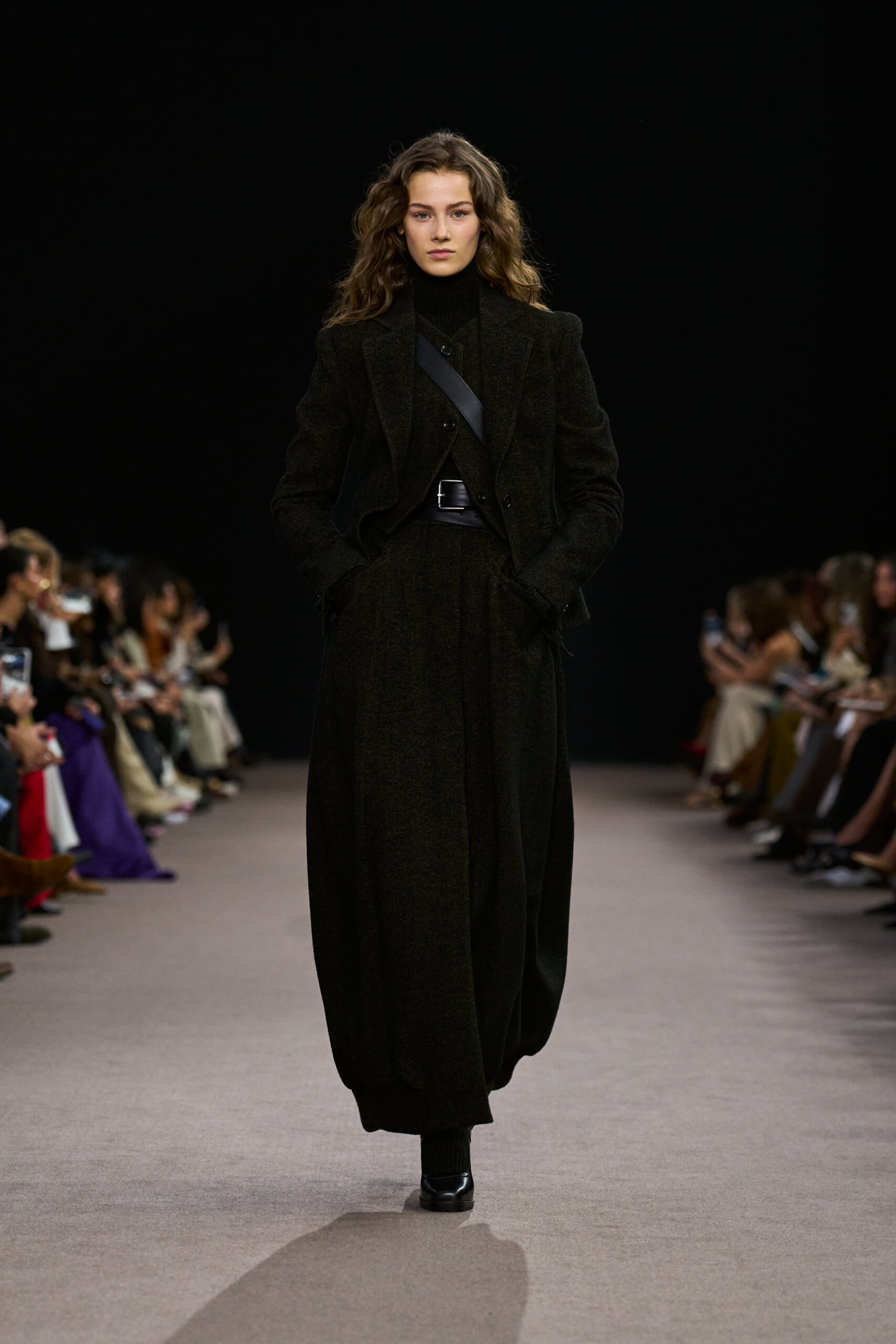 Max Mara FW25-26: Μια ωδή στην εκλεπτυσμένη κομψότητα και τον ρομαντισμό-10