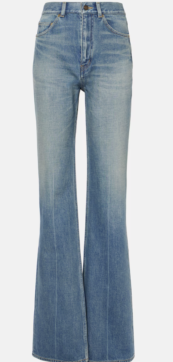 Flared jeans: Οι 4 συνδυασμοί για να φορέσετε το πιο hot ντένιμ της άνοιξης 2025-10