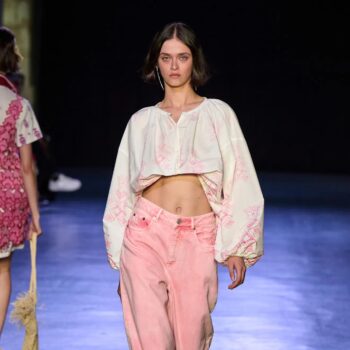 pink-jeans-είναι-το-νέο-boho-trend-347803