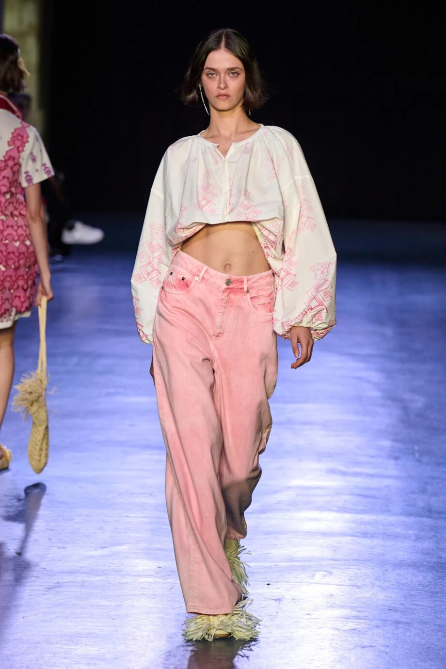pink-jeans-είναι-το-νέο-boho-trend-347803