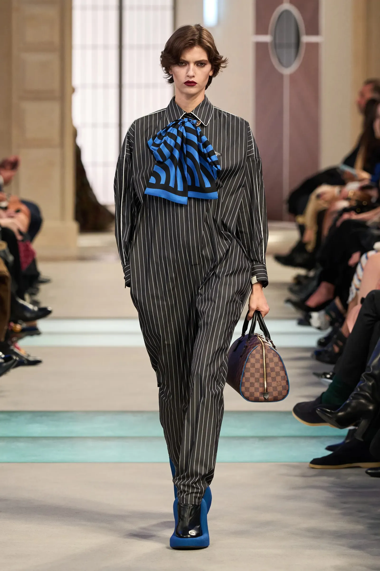 To show του Louis Vuitton Φθινόπωρο-Χειμώνας 2025/2026 μας ταξιδεύει με ένα φαντασμαγορικό τρένο μόδας-6