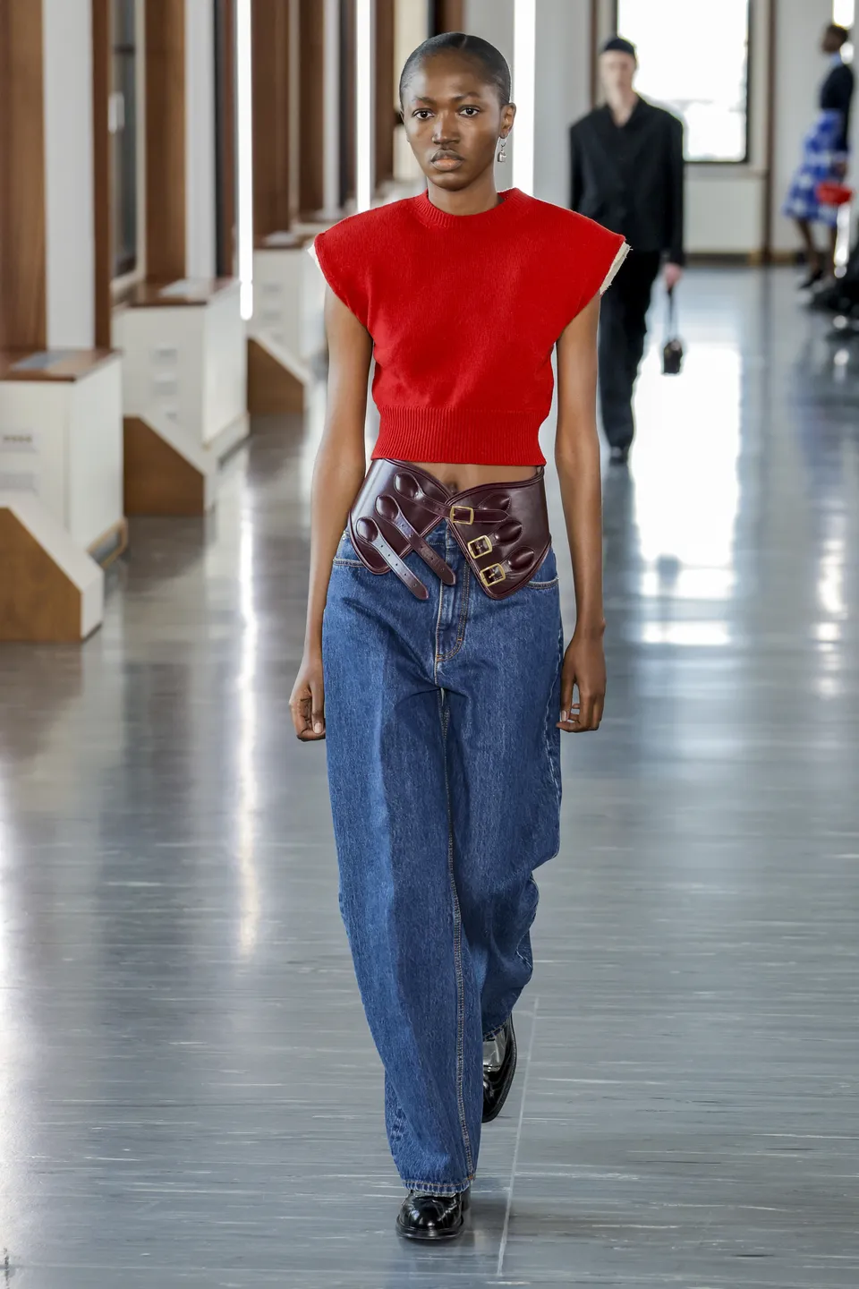 Ζώνες: 3 style hacks από τα catwalks που θα αναδείξουν την σιλουέτα σας-2
