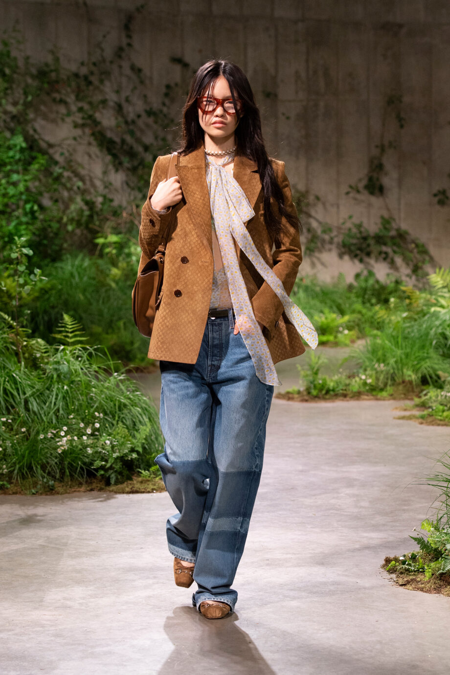 suede-μπαλαρίνες-η-retro-chic-τάση-της-άνοιξης-έχει-353999